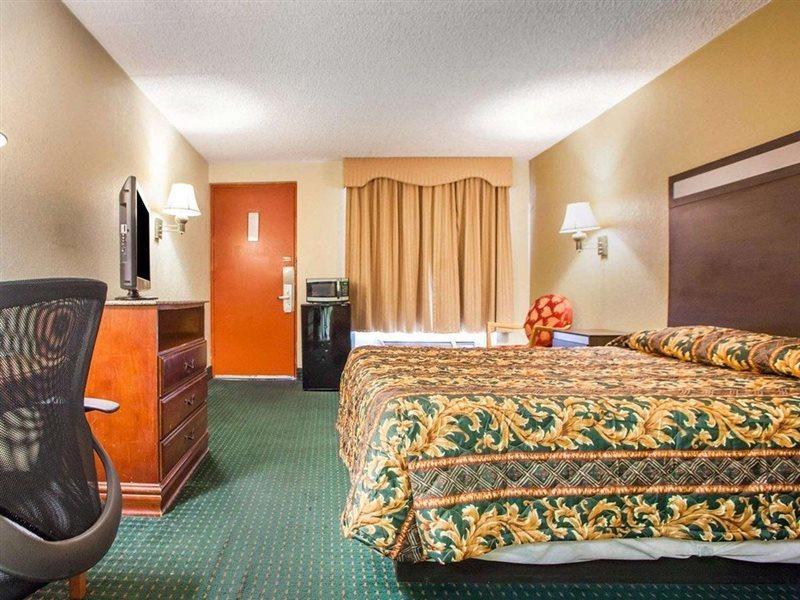 Rodeway Inn Mount Laurel Hwy 73 Exterior photo