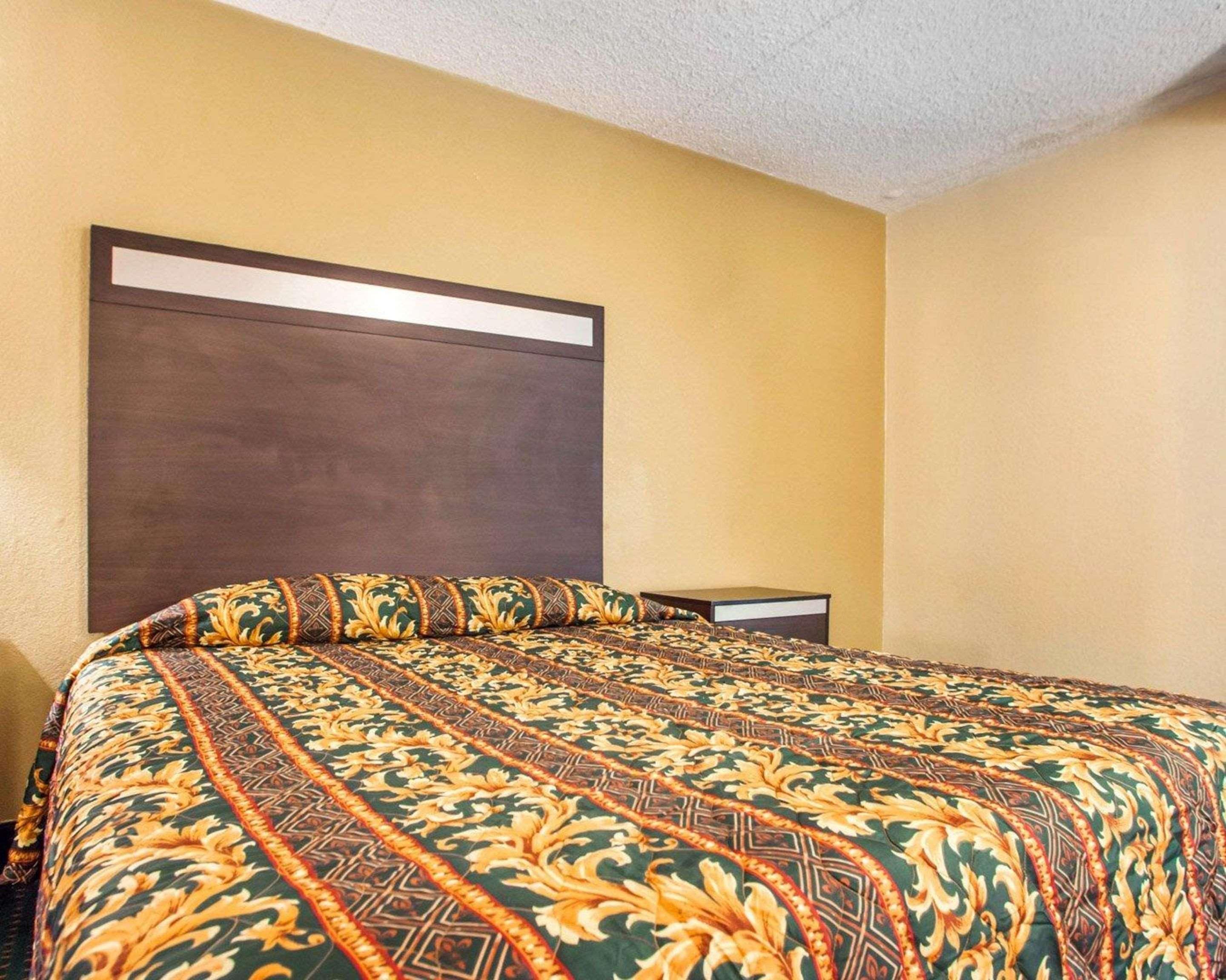 Rodeway Inn Mount Laurel Hwy 73 Exterior photo