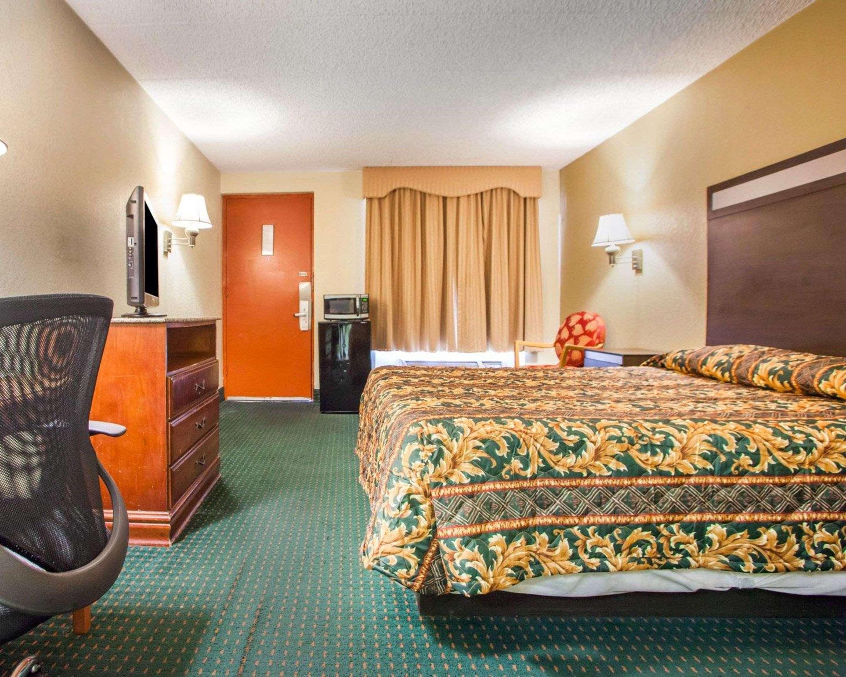 Rodeway Inn Mount Laurel Hwy 73 Exterior photo