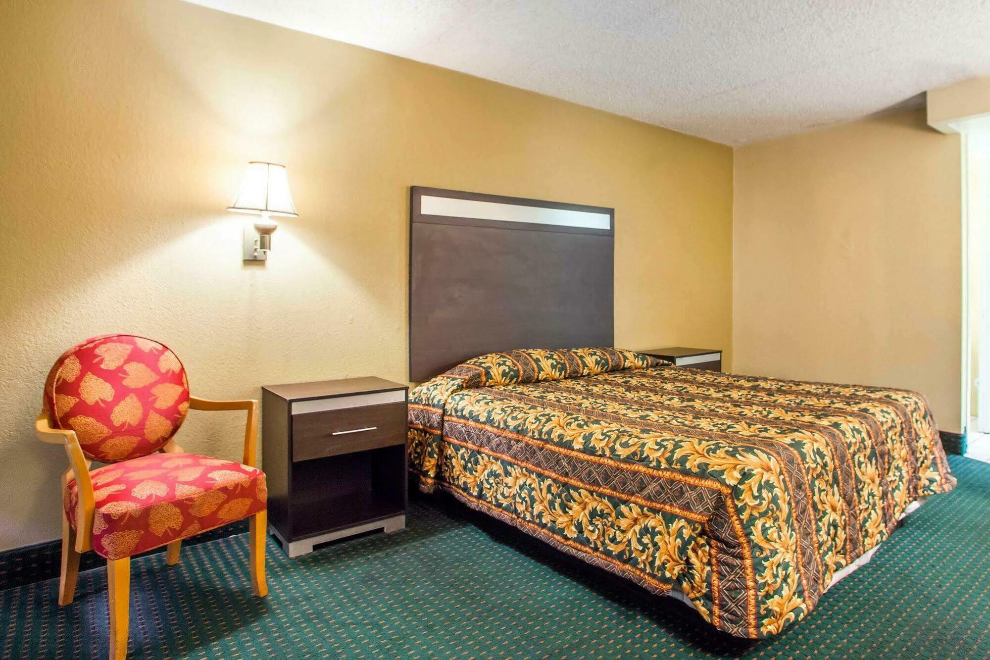 Rodeway Inn Mount Laurel Hwy 73 Exterior photo